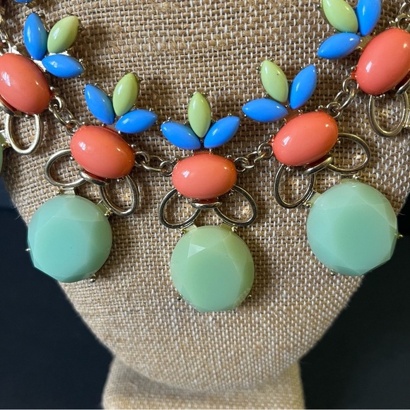 J. Crew Beaded Cluster Necklace Gold Green Blue Peach Lime Statement Bib - Picture 4 of 6
